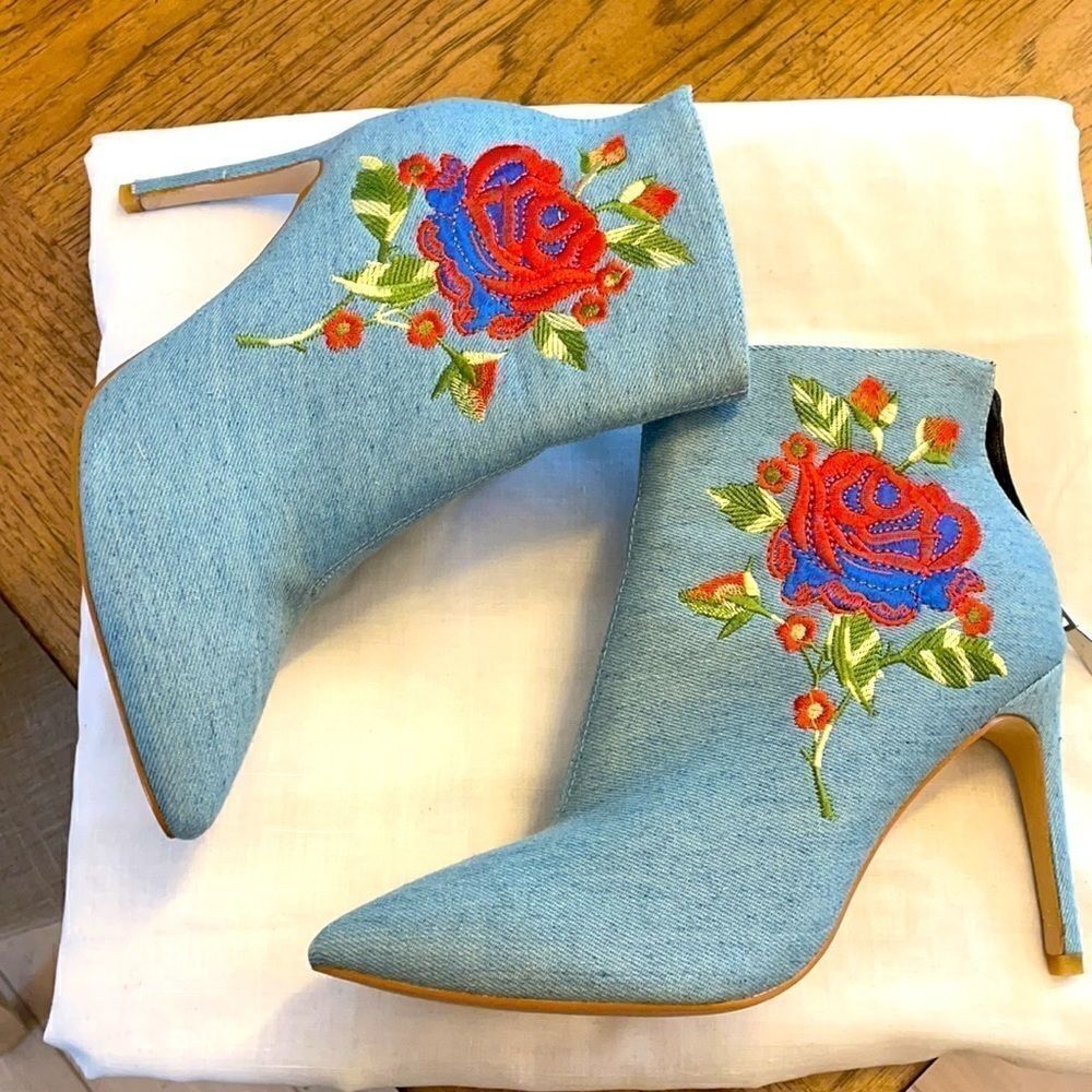 CAPE ROBBIN DENIM BOOTIES. NEW - Picture 2 of 6